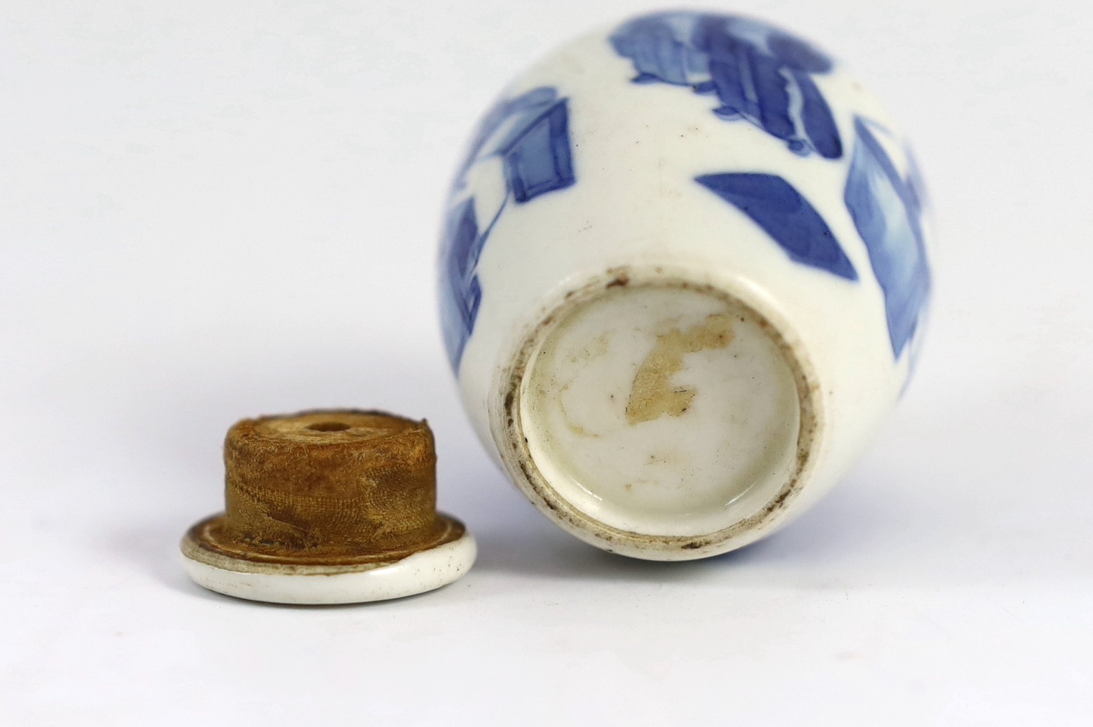 A Chinese blue and white 'scholars' snuff bottle and original stopper, 19th century, 5.8 cm high